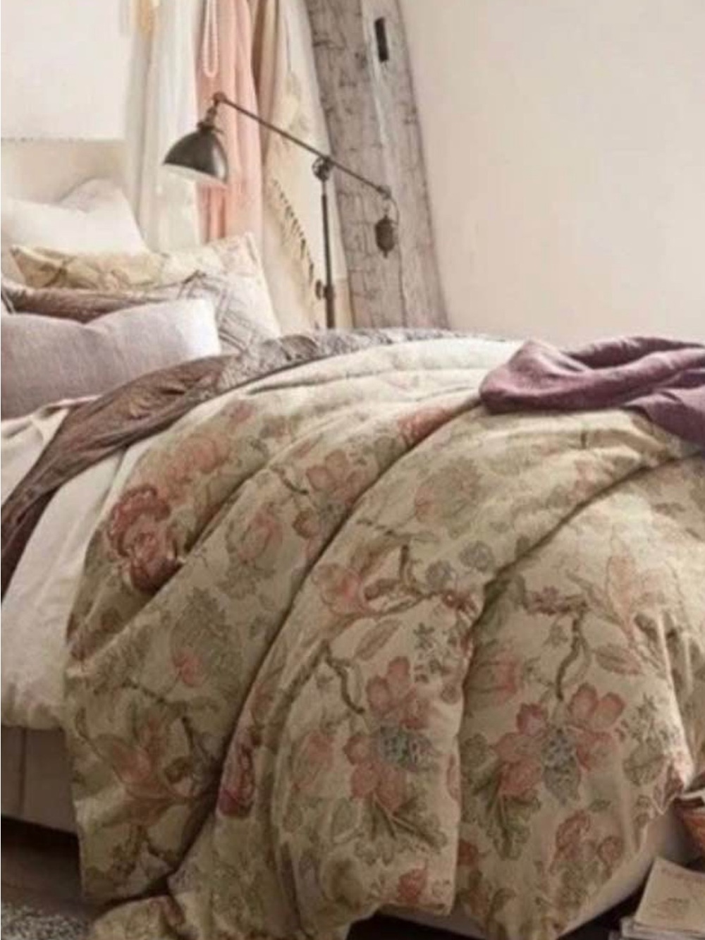 Pottery Barn Floral duvet  in Beige and Pink